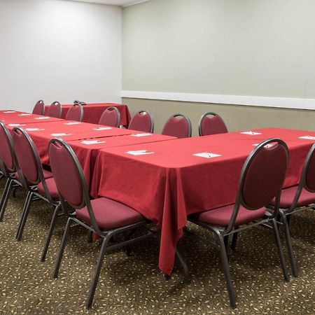 Econo Lodge Inn & Suites Medicine Hat Extérieur photo