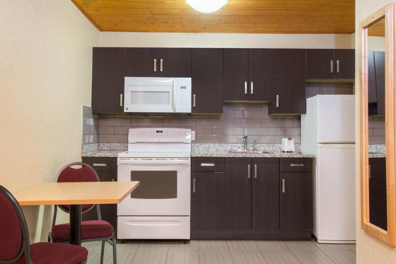 Econo Lodge Inn & Suites Medicine Hat Extérieur photo