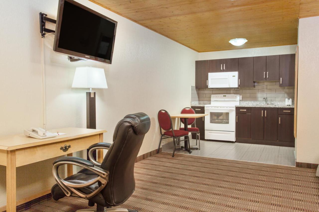 Econo Lodge Inn & Suites Medicine Hat Extérieur photo