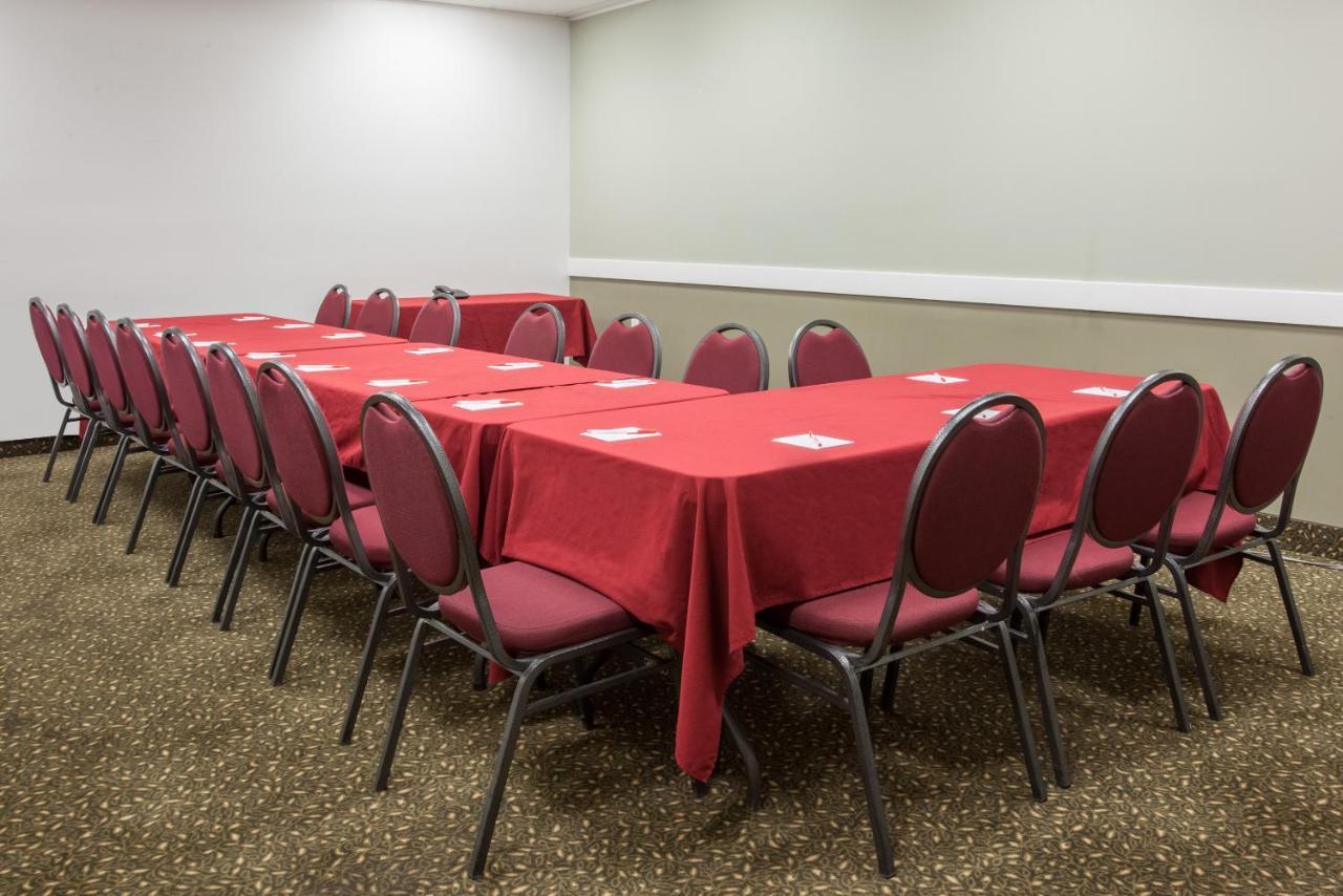 Econo Lodge Inn & Suites Medicine Hat Extérieur photo