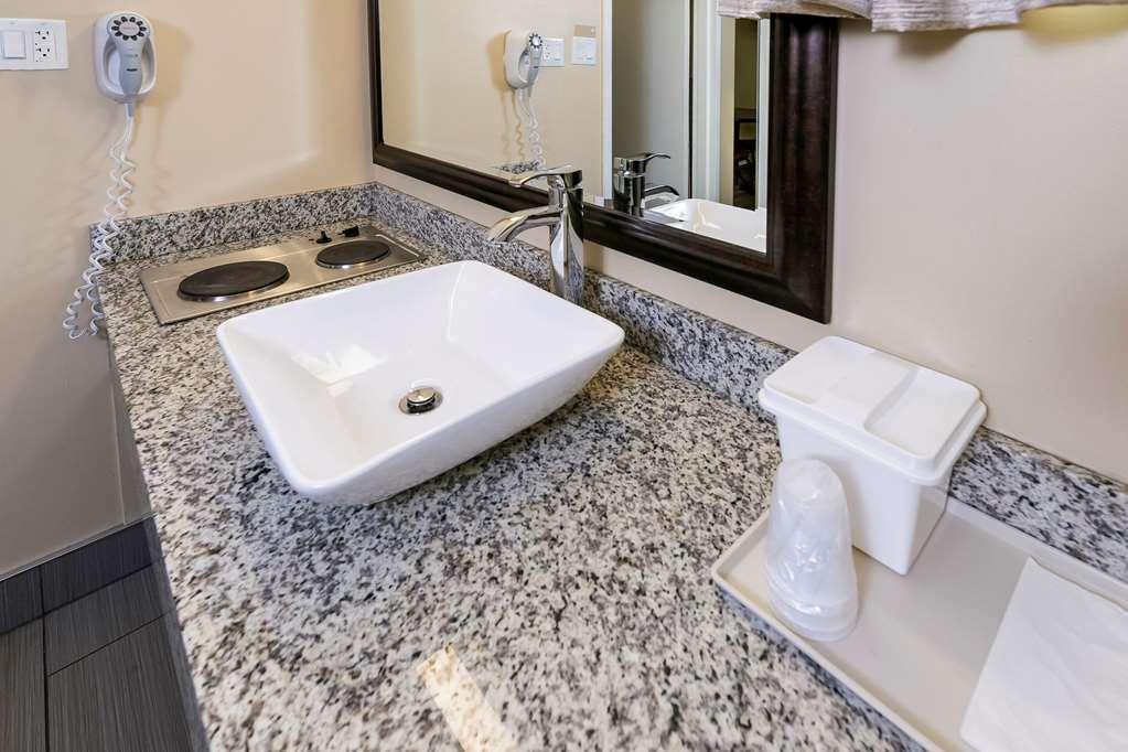 Econo Lodge Inn & Suites Medicine Hat Extérieur photo